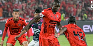 América comienza con -4 puntos ante Medellín