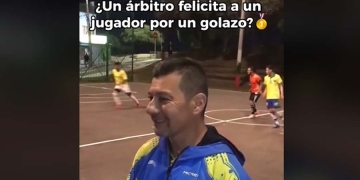 ¡Emoción en el barrio: cuando el árbitro felicita a un jugador por un golazo!