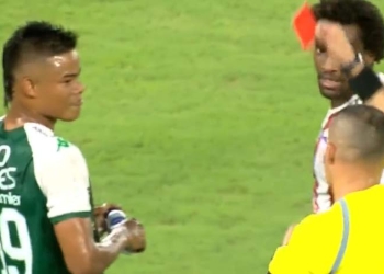 Confesión en la expulsión del Chino Sandoval: “Me preocupaba desde el partido anterior…”