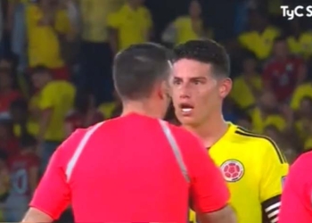 La molestia de James con el árbitro en el MT