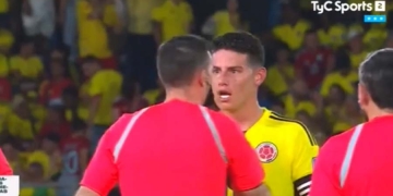 La molestia de James con el árbitro en el MT