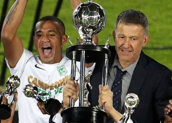 Los únicos antecedentes de equipos que fueron finalistas tras debutar con 2 derrotas