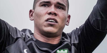 El GOLAZO de Kevin Mier en los penaltis y el gesto vital para el que atajó