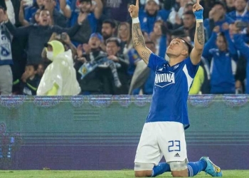 Leo Castro: qué le pasó en la mano y qué le dijo Mackálister previo al gol