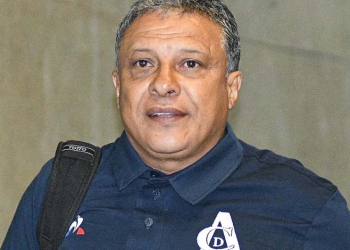Álex Escobar: “El gol fue legítimo”, “no nos llegaron ni una vez” y lo que dijo de seguir como DT