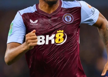 Aston Villa rescindirá acuerdo con Castore para cerrar con adidas