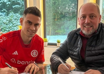 Rafael Santos Borré firmó con Inter de Brasil, pero aún no saldrá de Alemania