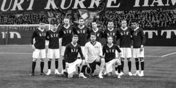 Fotografió la nueva camiseta del equipo con una cámara de 127 años