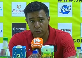 Farías tras el 5to partido de sin triunfos: “No estamos ligando” y “sabemos que estamos en deuda (de local)”