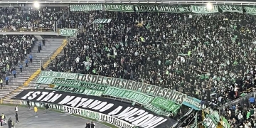 Atlético Nacional, humo negro y el mensaje de protesta en un sector del Campín