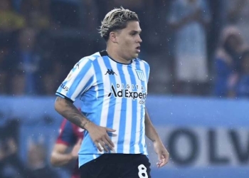¡Crack total! El video con las jugadas por las que ovacionaron a Juanfer en Racing