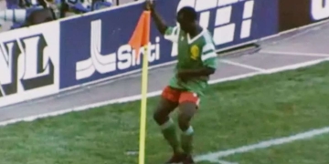 Presentan guayos de colección en homenaje a Roger Milla