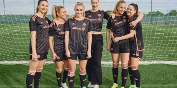 Camiseta adidas, especial para el equipo femenino del Bayern Múnich
