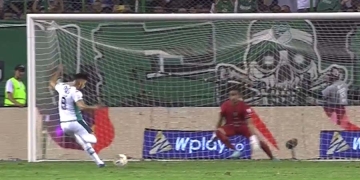 ¡Penalti errado para el Rifle Andrade en el debut con Deportivo Cali!