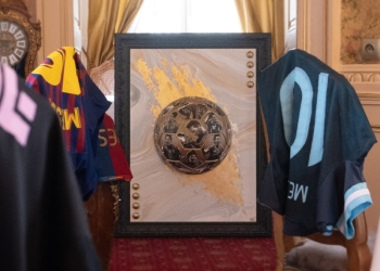 Una obra de arte que recrea la carrera deportiva de Lionel Messi