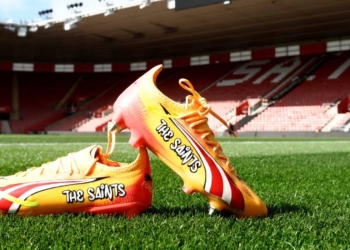PUMA personalizó unos guayos para anunciar su patrocinio técnico al club