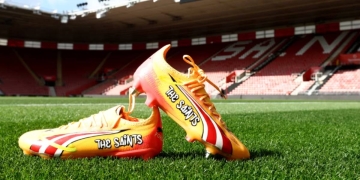 PUMA personalizó unos guayos para anunciar su patrocinio técnico al club