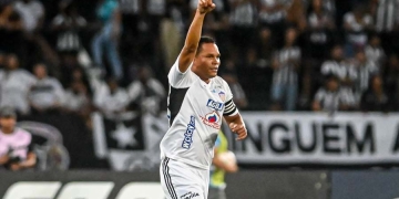 Carlos Bacca y sus goles en Libertadores tras casi 13 años. ¡Así se cobra un penalti y su otra definición!