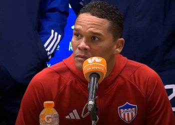 Carlos Bacca y el porqué de la decisión de quedarse quietos al reanudar el partido