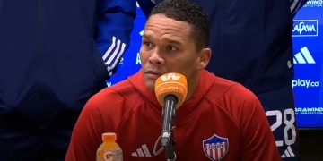 Carlos Bacca y el porqué de la decisión de quedarse quietos al reanudar el partido