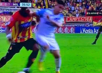 Otro error arbitral: ¡Daniel Cataño no fue expulsado por un codazo!