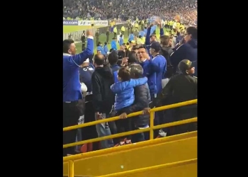 Hincha de Millonarios hace gestos racistas contra seguidores de Flamengo