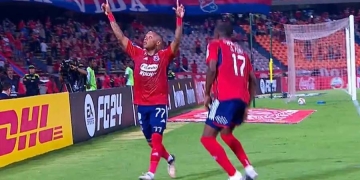 De lo mejor de Jhon Vásquez en el DIM: ¡DOBLETE en 25 minutos en Sudamericana!
