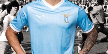 Camiseta especial de la Lazio, edición por los 50 años de un histórico título