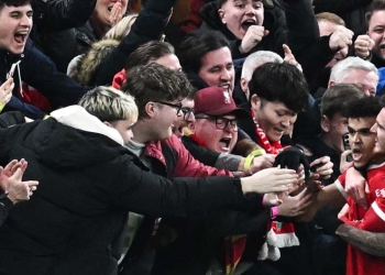¿Qué dice el hit que la hinchada de Liverpool le canta a Luis Díaz y sonó fuerte en Old Trafford?