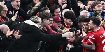 ¿Qué dice el hit que la hinchada de Liverpool le canta a Luis Díaz y sonó fuerte en Old Trafford?
