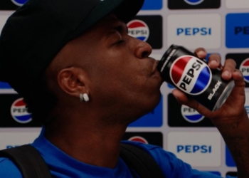 Pepsi Black recrea una entrevista viral a Vinícius Junior