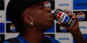 Pepsi Black recrea una entrevista viral a Vinícius Junior