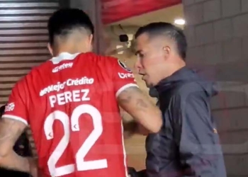 El intercambio de camisetas entre Michael Ortega y Enzo Pérez
