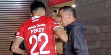 El intercambio de camisetas entre Michael Ortega y Enzo Pérez