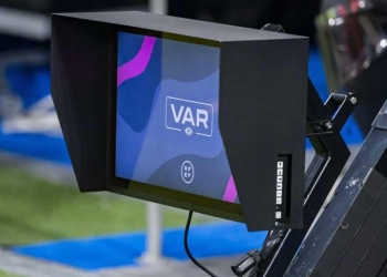 ¿Qué es y en qué consiste el VAR a bajo costo que probará la FIFA?