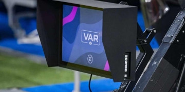¿Qué es y en qué consiste el VAR a bajo costo que probará la FIFA?