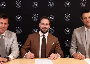 ¿Trajes exclusivos? Ajax firma acuerdo para su ropa formal