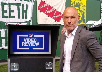 ¿Los árbitros de la Premier League explicarán las decisiones del VAR?