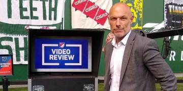 ¿Los árbitros de la Premier League explicarán las decisiones del VAR?