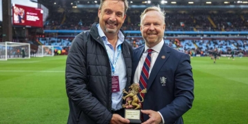 Aston Villa renueva patrocinio con Trade Nation: Detalles y beneficios