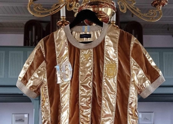 Camisetas de fútbol que se convierten en obras de arte. Exposición en Londres