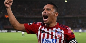 ¿A cuánto está Carlos Bacca del primer lugar entre los máximos goleadores colombianos de la historia?