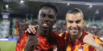 Dávinson, la temporada con 2 títulos en Galatasaray y cuántos lleva en su carrera