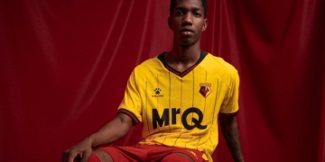 Yáser Asprilla presenta la nueva camiseta del Watford para la temporada 2024-2025