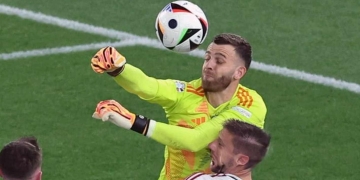 ¿Cómo sigue Barnabas Varga, el jugador de Hungría que se desplomó contra Escocia?