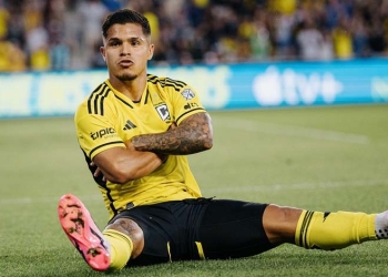 TRIPLETA EN 45 MINUTOS: ¡El lujo que se dio Cucho Hernández ante Aston Villa!