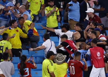 ¿¡QUÉ PASÓ!? ¡Darwin Núñez y otros jugadores uruguayos en la tribuna contra hinchas colombianos!