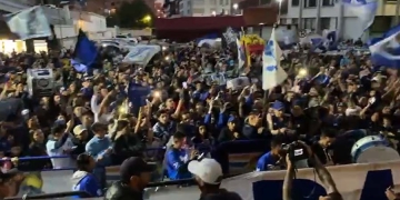 ¡El banderazo de hinchas de Millonarios para recibir a Falcao!