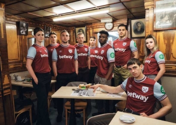 West Ham presenta nuevo uniforme para la temporada 2024-25