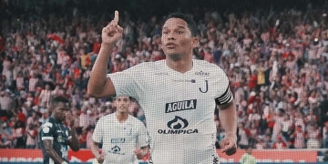 Carlos Bacca en el centenario de Junior: Botín de Oro y su gol 121